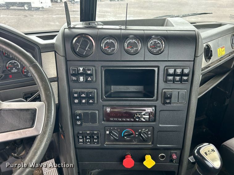 image for item KW9144 2015 Caterpillar CT660  semi truck