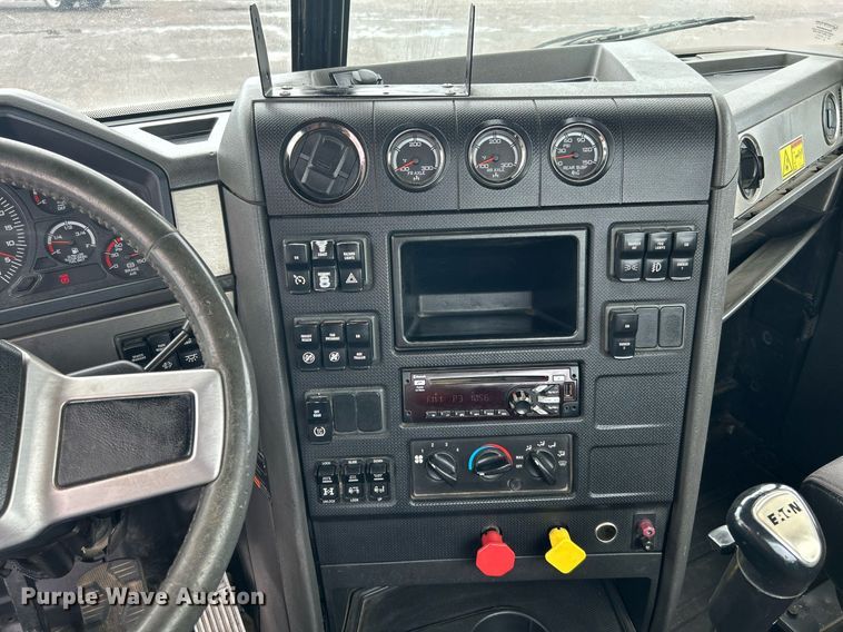 image for item KW9144 2015 Caterpillar CT660  semi truck