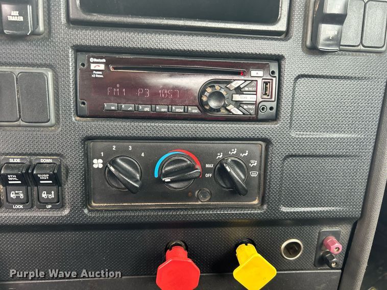 image for item KW9144 2015 Caterpillar CT660  semi truck