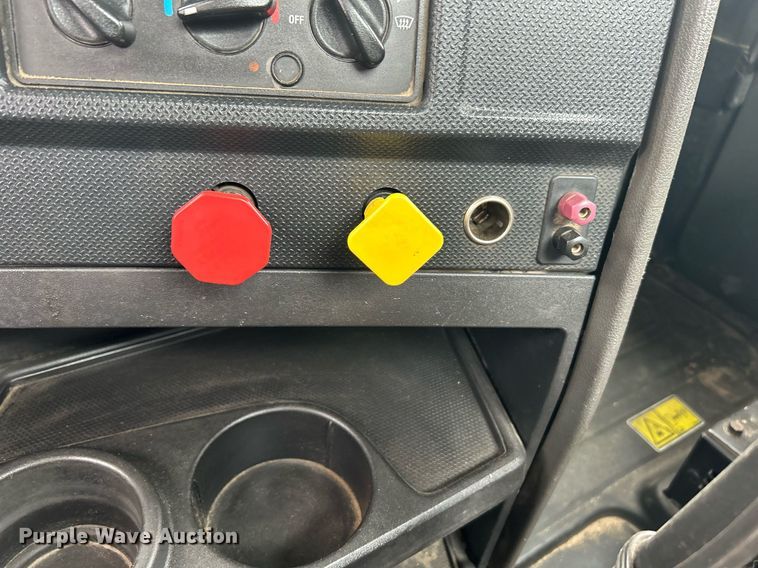 image for item KW9144 2015 Caterpillar CT660  semi truck