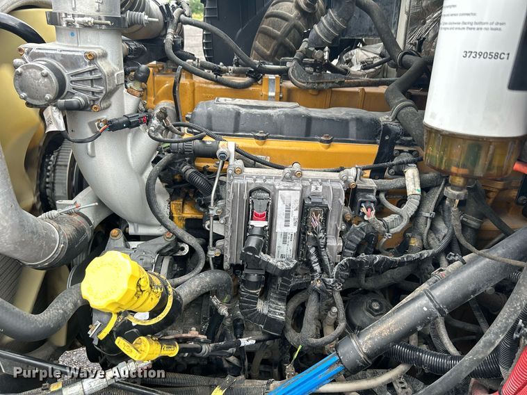 image for item KW9144 2015 Caterpillar CT660  semi truck