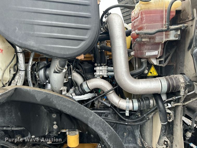 image for item KW9144 2015 Caterpillar CT660  semi truck