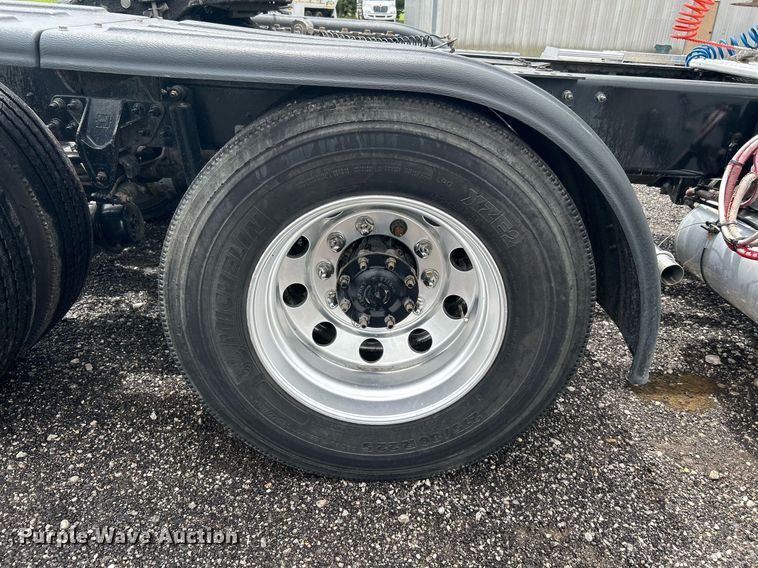 image for item KW9144 2015 Caterpillar CT660  semi truck