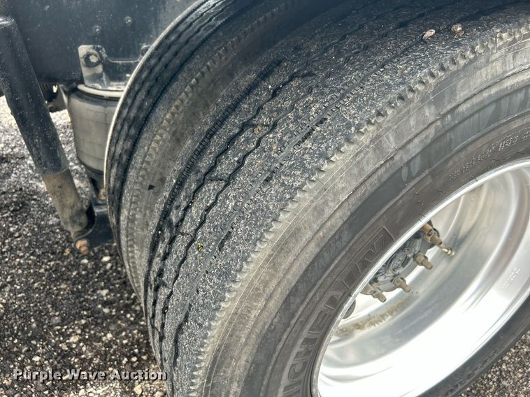 image for item KW9144 2015 Caterpillar CT660  semi truck