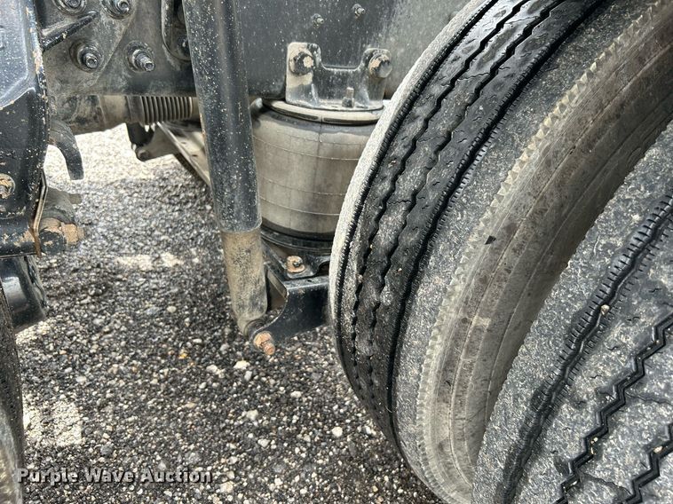 image for item KW9144 2015 Caterpillar CT660  semi truck