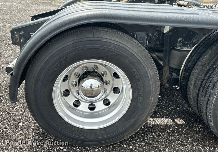 image for item KW9144 2015 Caterpillar CT660  semi truck