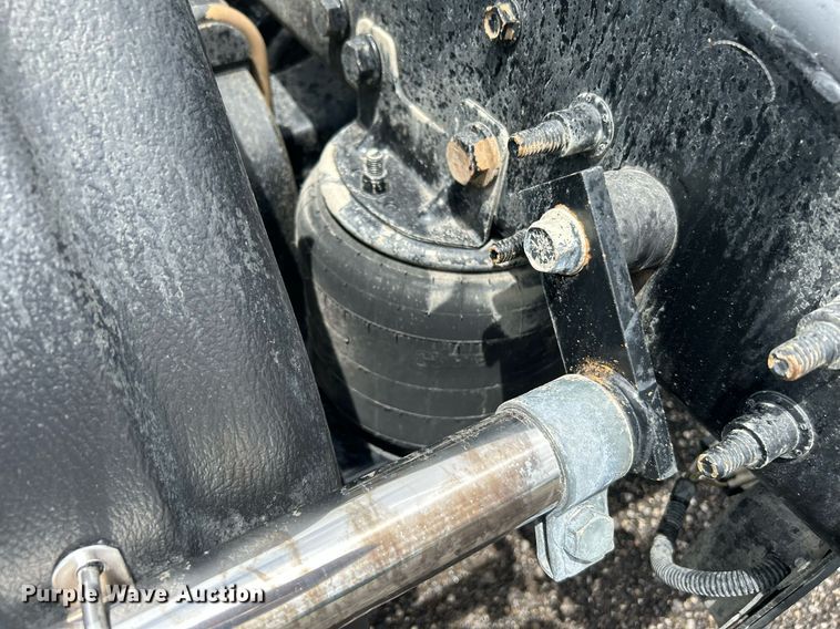 image for item KW9144 2015 Caterpillar CT660  semi truck