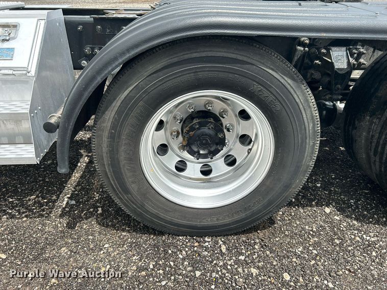 image for item KW9144 2015 Caterpillar CT660  semi truck