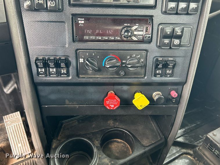 image for item KW9146 2015 Caterpillar CT660L  winch truck