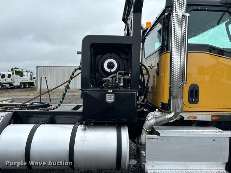 image for item KW9146 2015 Caterpillar CT660L  winch truck