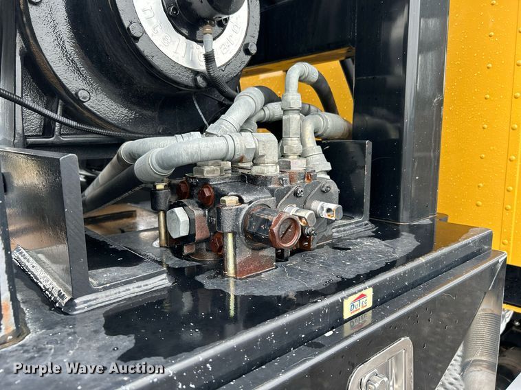 image for item KW9146 2015 Caterpillar CT660L  winch truck