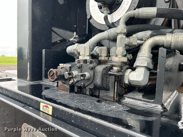 image for item KW9146 2015 Caterpillar CT660L  winch truck