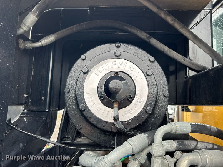 image for item KW9146 2015 Caterpillar CT660L  winch truck