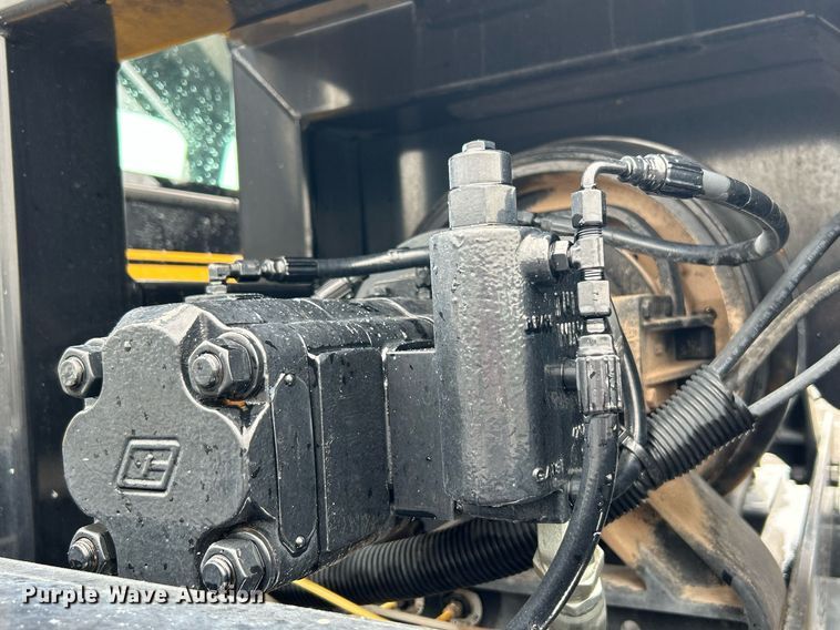 image for item KW9146 2015 Caterpillar CT660L  winch truck