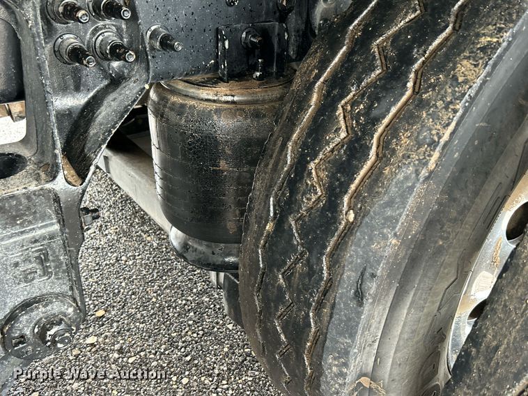 image for item KW9146 2015 Caterpillar CT660L  winch truck