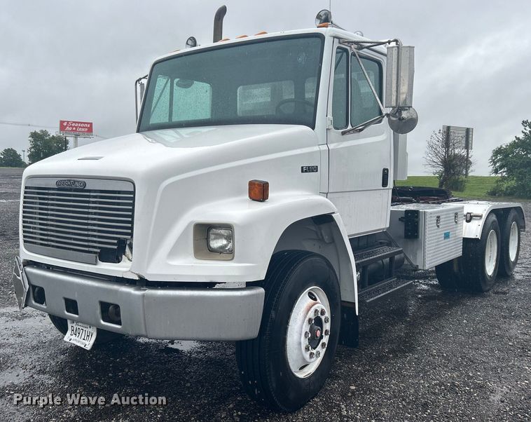 image for item KW9148 1996 Freightliner FL80  semi truck