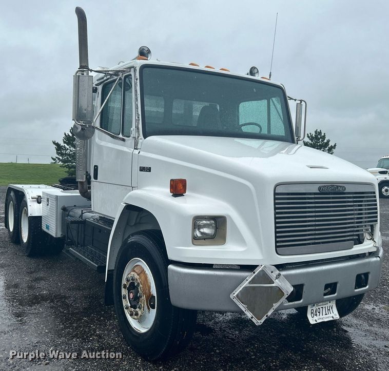 image for item KW9148 1996 Freightliner FL80  semi truck