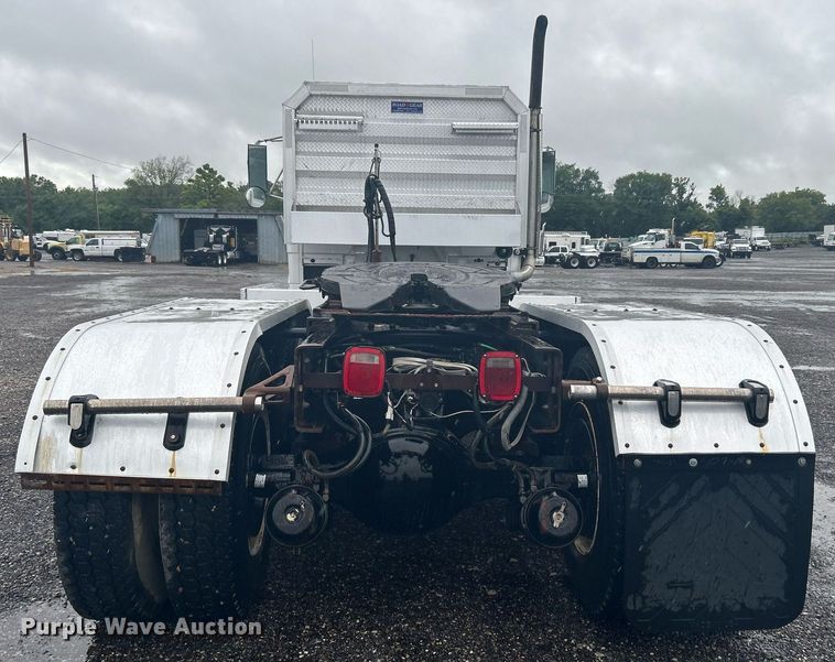 image for item KW9148 1996 Freightliner FL80  semi truck