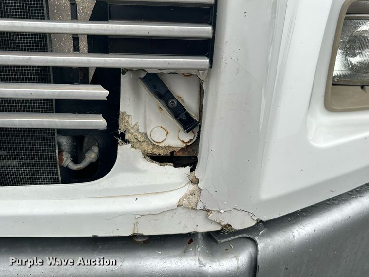 image for item KW9148 1996 Freightliner FL80  semi truck