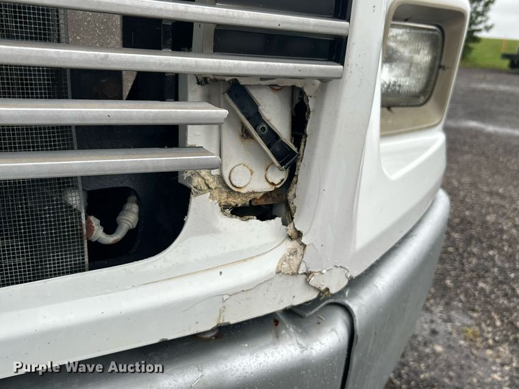 image for item KW9148 1996 Freightliner FL80  semi truck