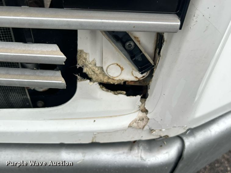 image for item KW9148 1996 Freightliner FL80  semi truck