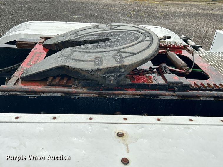 image for item KW9148 1996 Freightliner FL80  semi truck