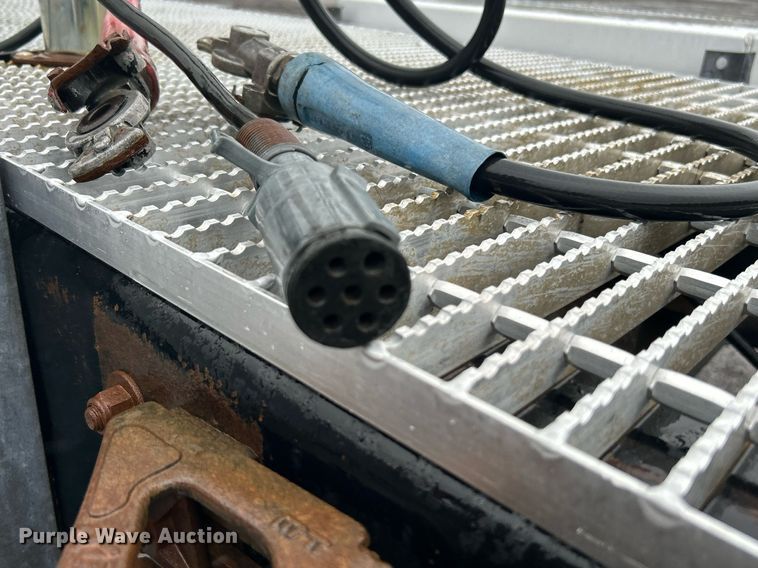 image for item KW9148 1996 Freightliner FL80  semi truck