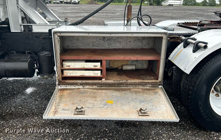 image for item KW9148 1996 Freightliner FL80  semi truck