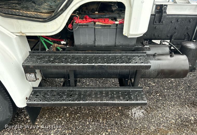 image for item KW9148 1996 Freightliner FL80  semi truck