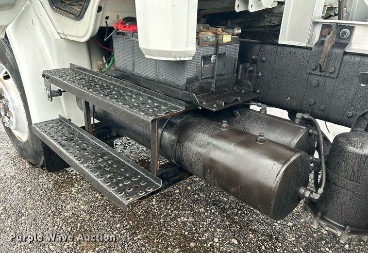 image for item KW9148 1996 Freightliner FL80  semi truck