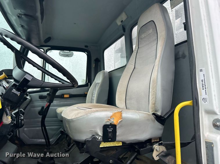 image for item KW9148 1996 Freightliner FL80  semi truck