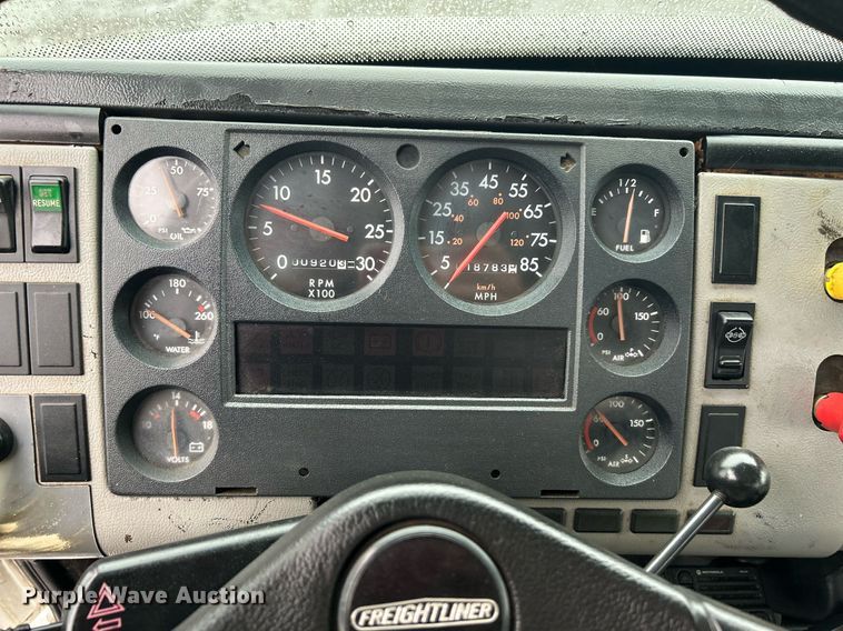 image for item KW9148 1996 Freightliner FL80  semi truck