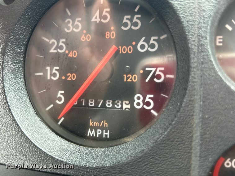 image for item KW9148 1996 Freightliner FL80  semi truck