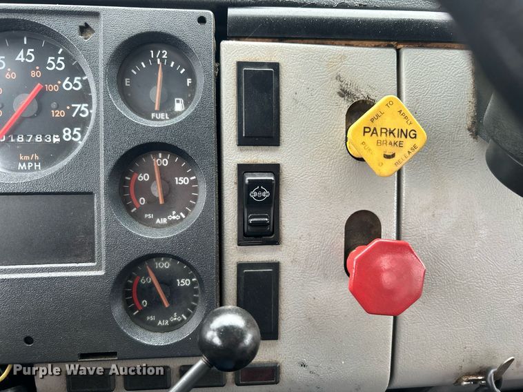 image for item KW9148 1996 Freightliner FL80  semi truck