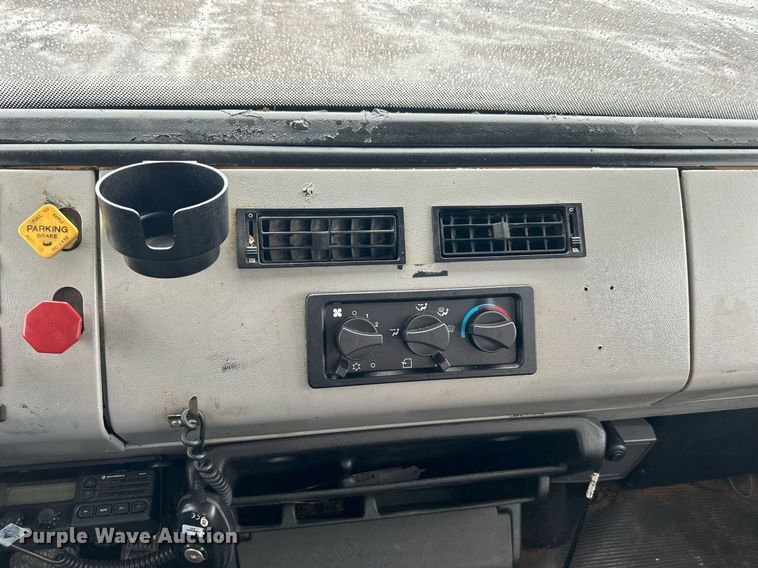 image for item KW9148 1996 Freightliner FL80  semi truck