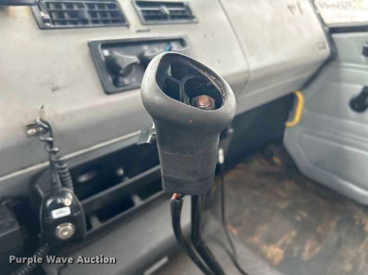 image for item KW9148 1996 Freightliner FL80  semi truck