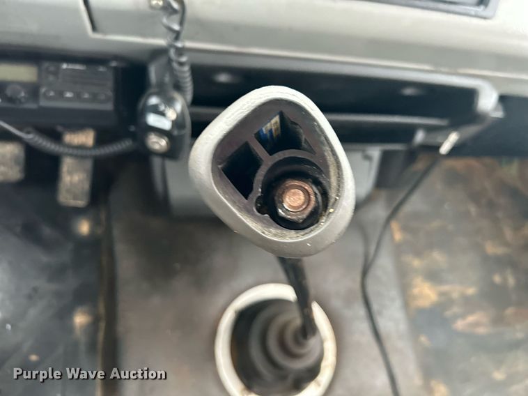 image for item KW9148 1996 Freightliner FL80  semi truck