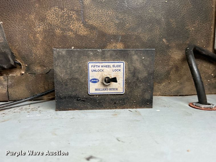 image for item KW9148 1996 Freightliner FL80  semi truck