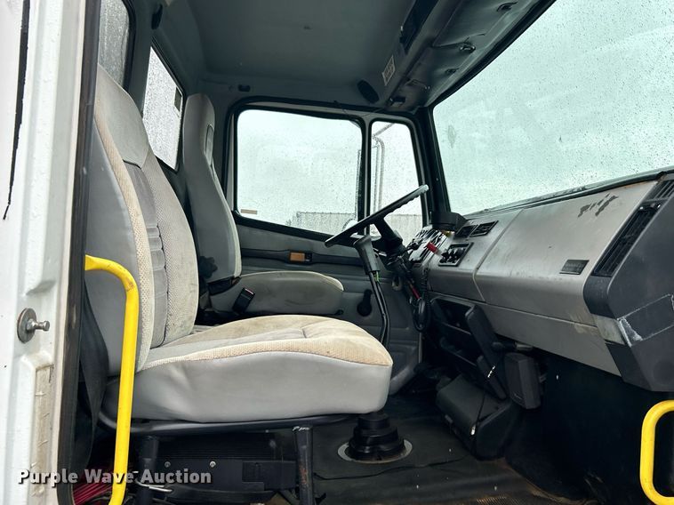 image for item KW9148 1996 Freightliner FL80  semi truck