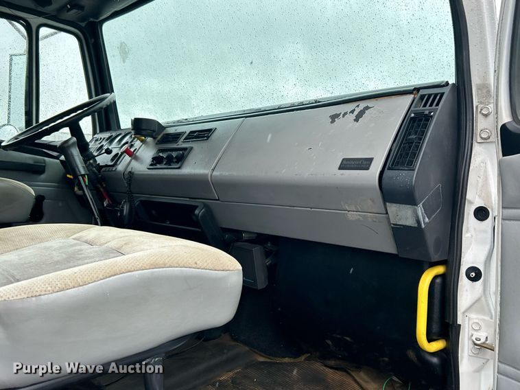 image for item KW9148 1996 Freightliner FL80  semi truck