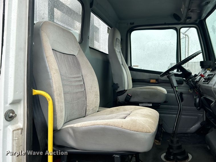 image for item KW9148 1996 Freightliner FL80  semi truck