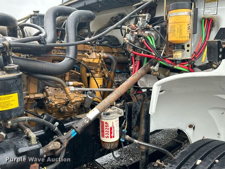 image for item KW9148 1996 Freightliner FL80  semi truck