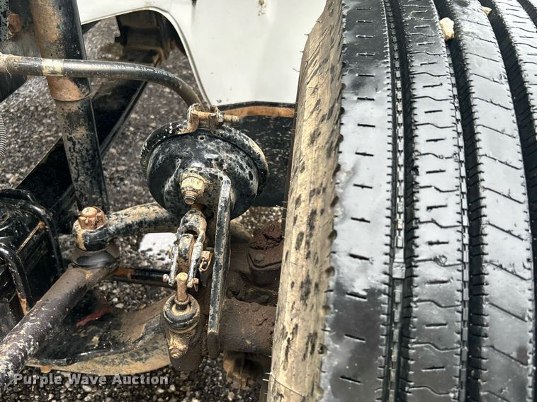 image for item KW9148 1996 Freightliner FL80  semi truck