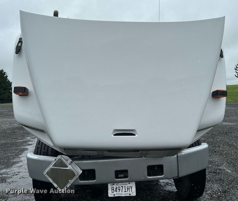 image for item KW9148 1996 Freightliner FL80  semi truck