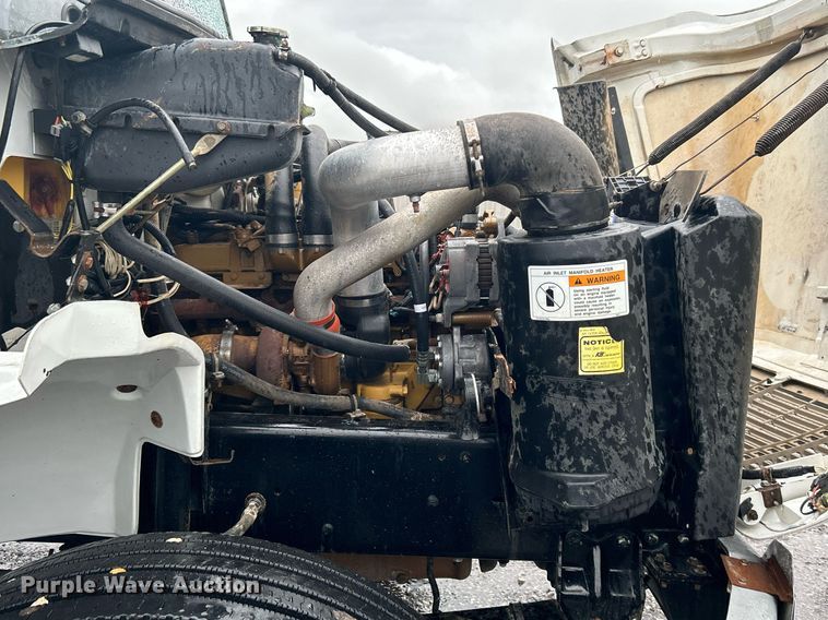 image for item KW9148 1996 Freightliner FL80  semi truck