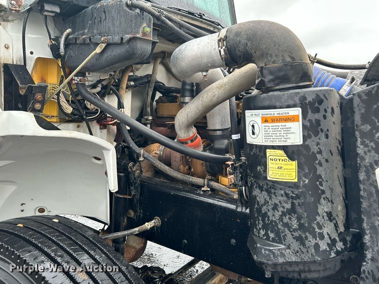 image for item KW9148 1996 Freightliner FL80  semi truck