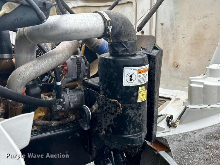 image for item KW9148 1996 Freightliner FL80  semi truck