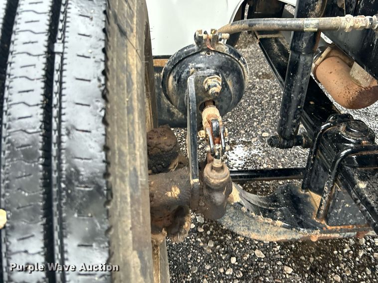 image for item KW9148 1996 Freightliner FL80  semi truck