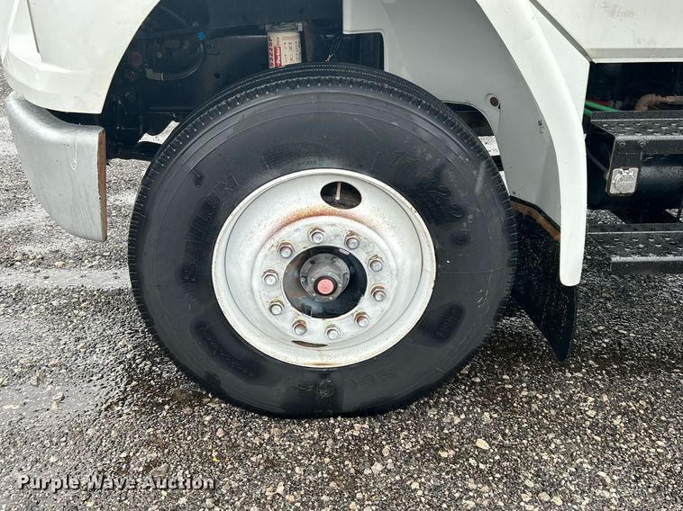 image for item KW9148 1996 Freightliner FL80  semi truck