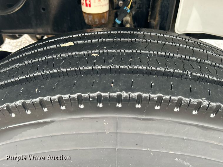 image for item KW9148 1996 Freightliner FL80  semi truck